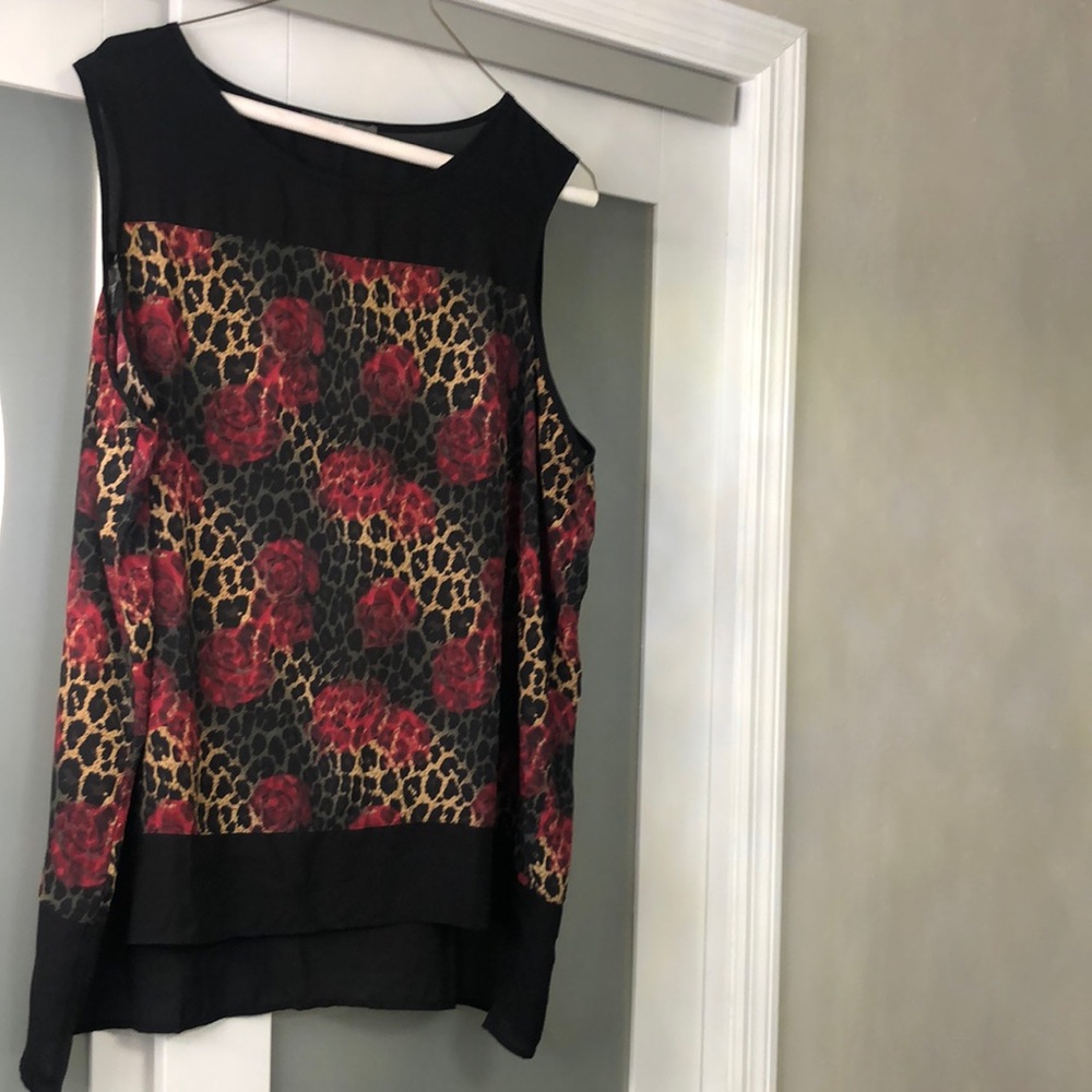Tank style, rose detail top